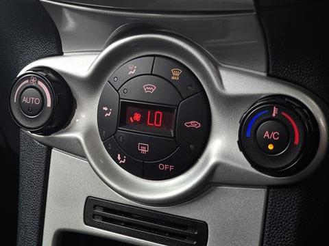 1.4 Titanium Hatchback 5dr Petrol Automatic (154 g/km, 94 bhp)