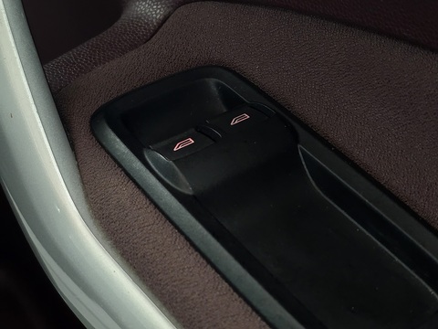 1.4 Titanium Hatchback 5dr Petrol Automatic (154 g/km, 94 bhp)