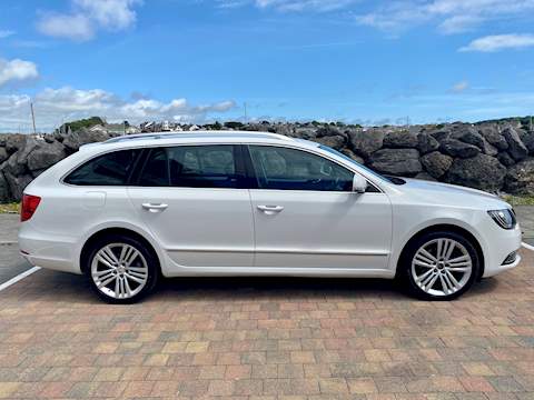 Superb Elegance - NAVIGATION - LEATHER - ESTATE - FULL SKODA SERVICE HISTORY 2.0 5dr Estate Manual Diesel