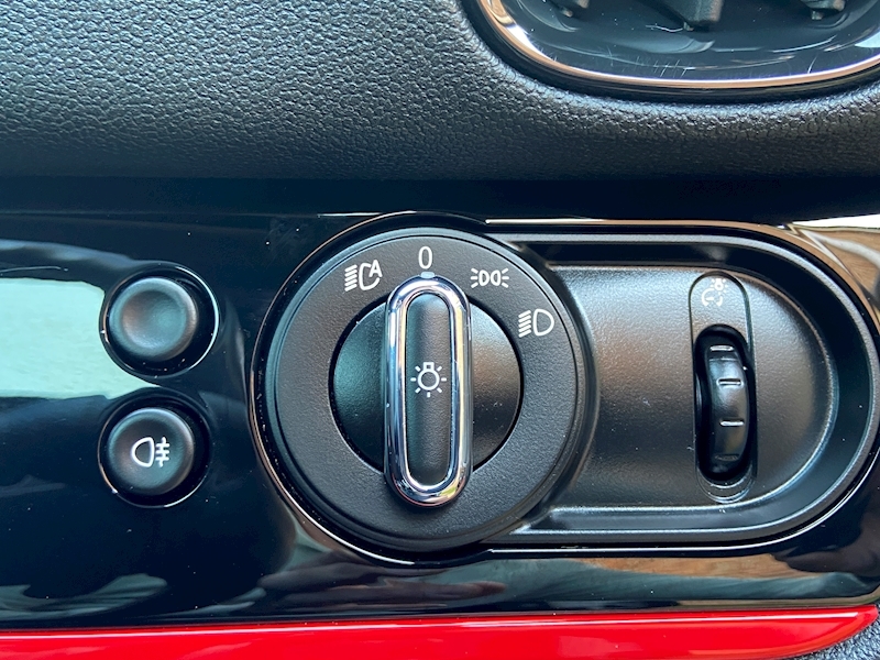 MINI 2.0 John Cooper Works SUV 5dr Petrol Auto ALL4 Euro 6 (s/s) (306 ps)