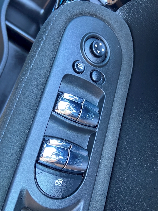 MINI 2.0 John Cooper Works SUV 5dr Petrol Auto ALL4 Euro 6 (s/s) (306 ps)