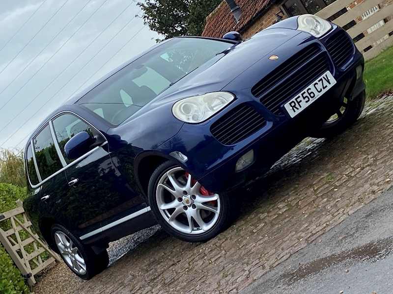 Porsche 4.5 Turbo S SUV 5dr Petrol Tiptronic S AWD (378 g/km, 521 bhp)