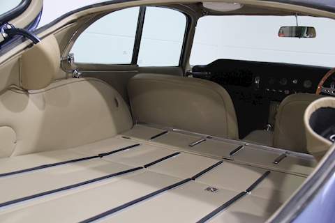 Jaguar E Type 4.2 4.2 Coupe Manual Petrol