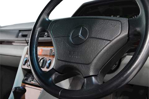 Mercedes-Benz E320 Convertible 3.2 2dr Convertible Automatic Petrol
