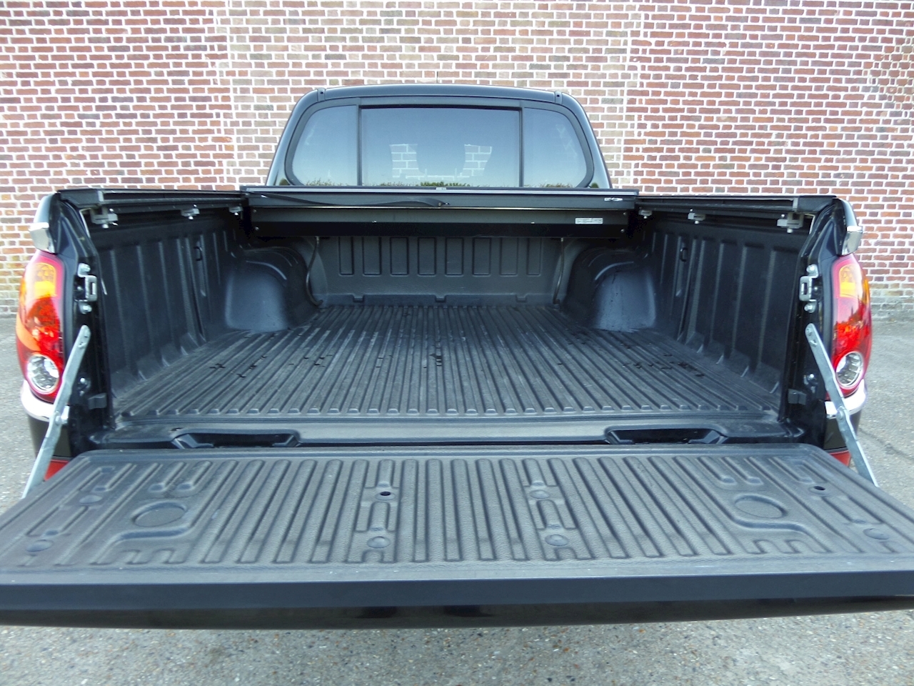 Used 2014 Mitsubishi L200 Di-D 4X4 Barbarian Lb Dcb For Sale (U1105