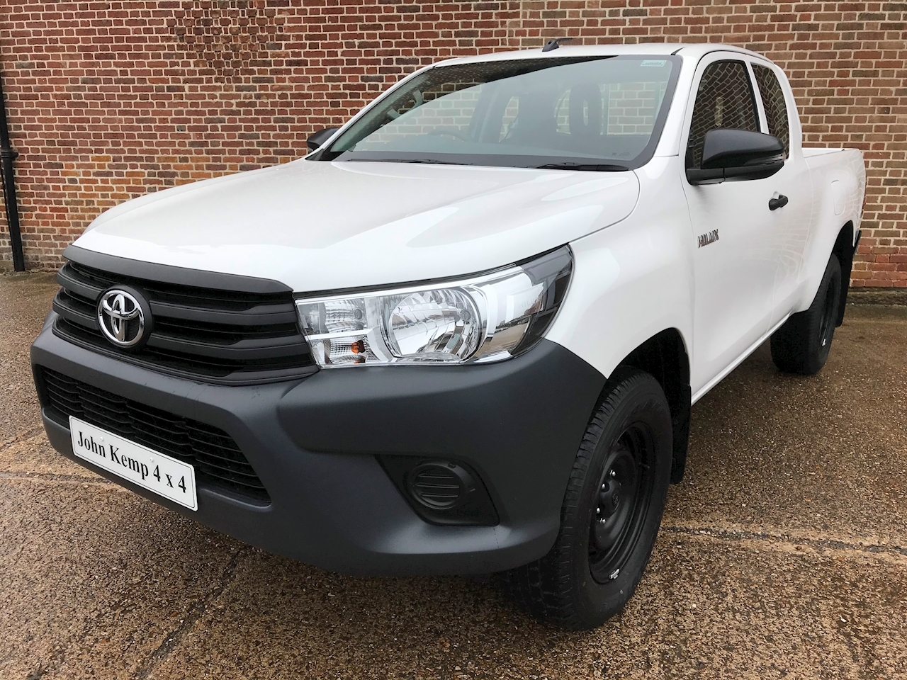 Hilux Active 2.4 4dr Extra Cab Pickup Manual Diesel