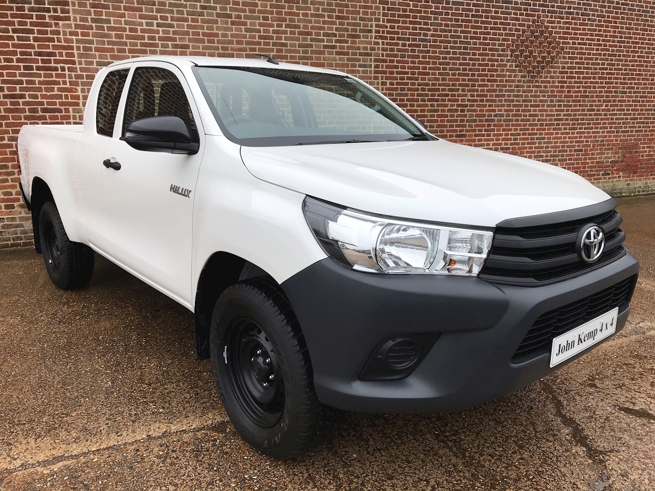 Hilux Active 2.4 4dr Extra Cab Pickup Manual Diesel