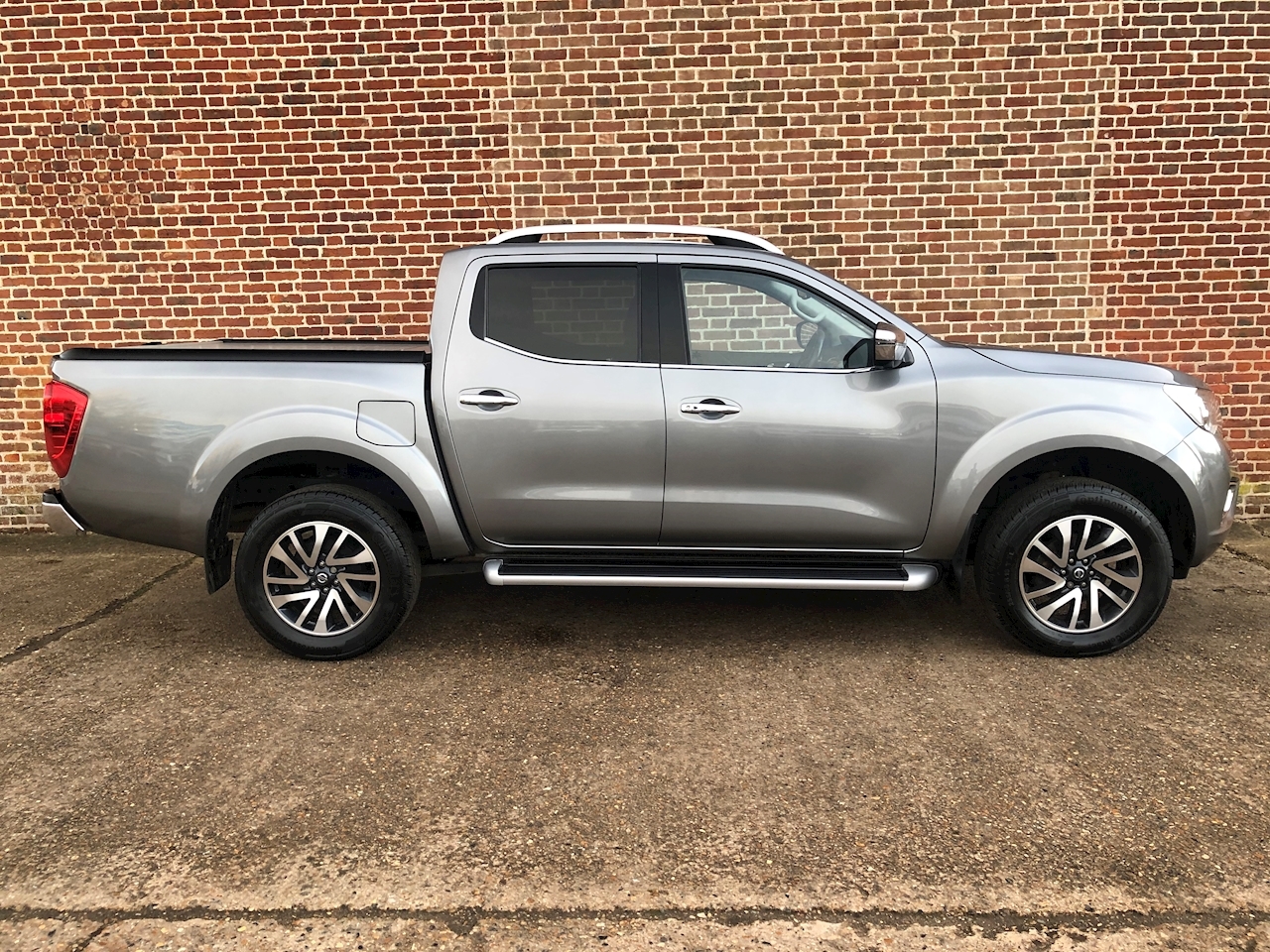 2.3 dCi Tekna Double Cab Pickup 4dr Diesel Manual 4WD (s/s) (Sunroof) (190 ps)