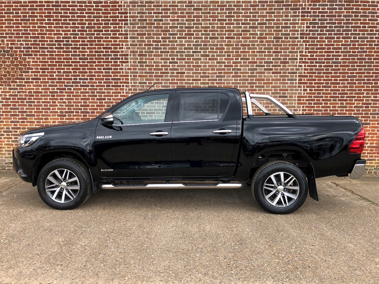 Used 2017 Toyota Hilux D-4D Invincible For Sale in Norfolk (U1979
