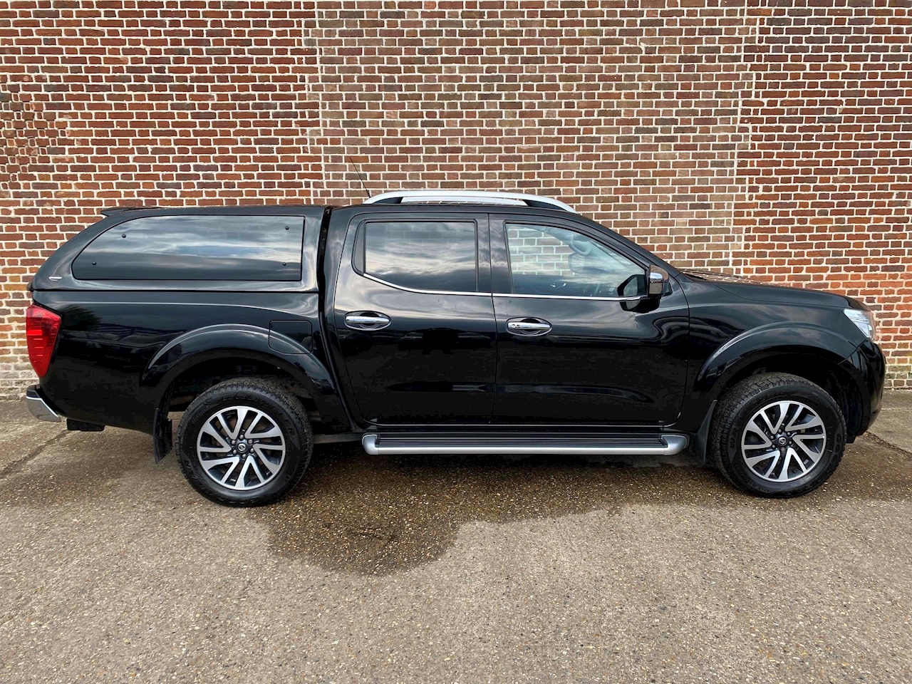2.3 dCi Tekna Double Cab Pickup 4dr Diesel Manual 4WD (s/s) (190 ps)