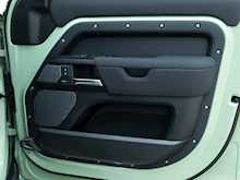 Land Rover Defender 110 75th Anniversary P400e - Thumb 20