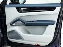 Porsche Cayenne Turbo S E-Hybrid - Thumb 22