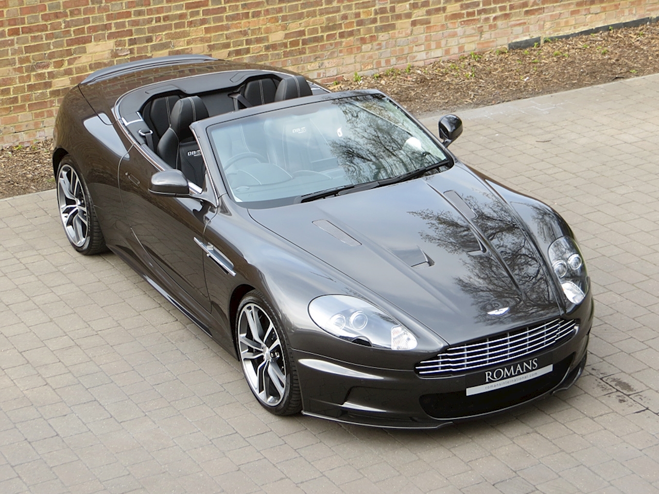 Aston martin dbs volante