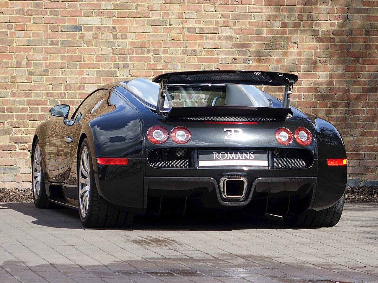 2007 Used Bugatti Veyron Unknown | Single Tone Black