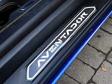 Lamborghini Aventador SV Roadster - Thumb 5