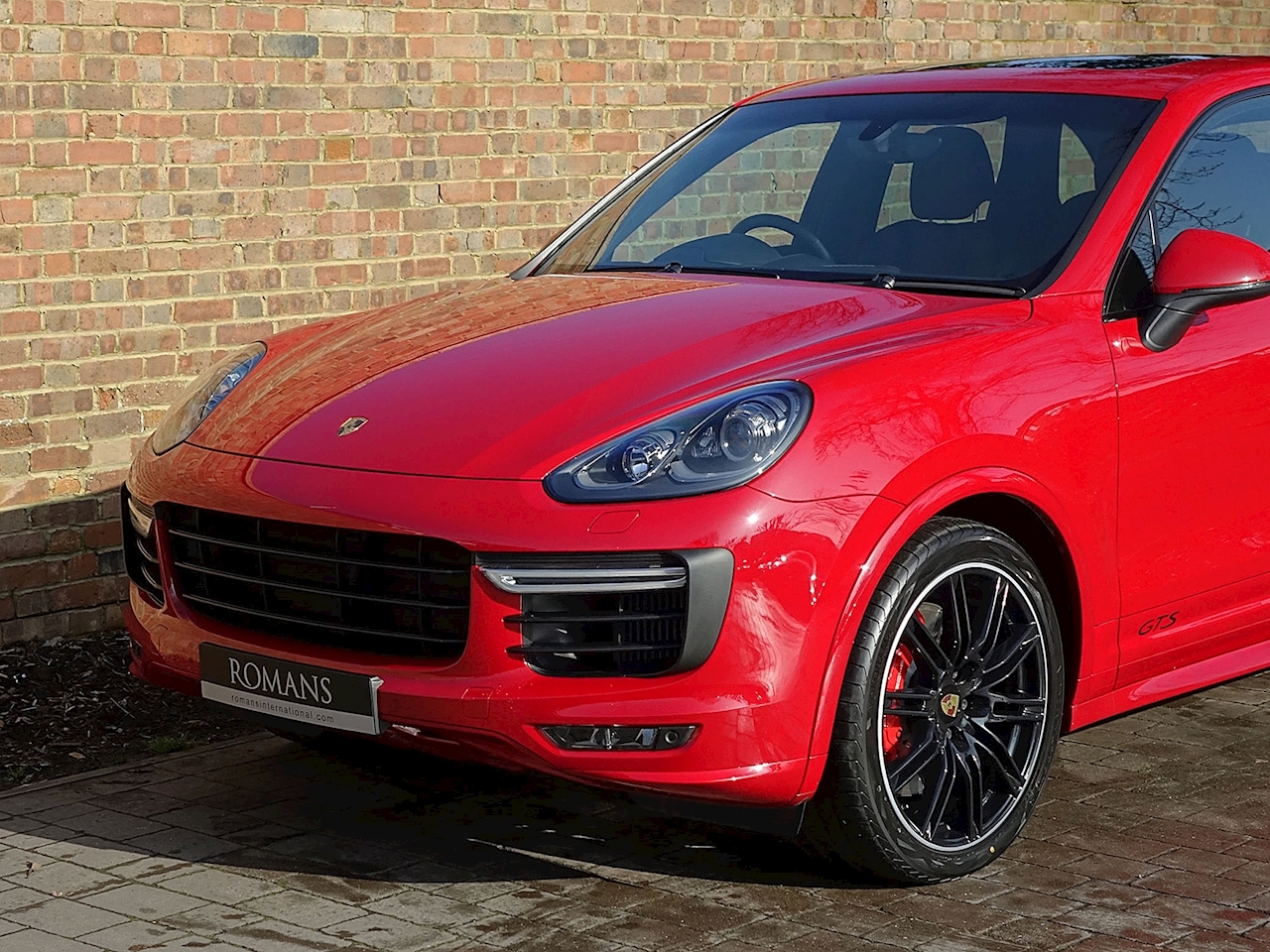 Porsche cayenne red