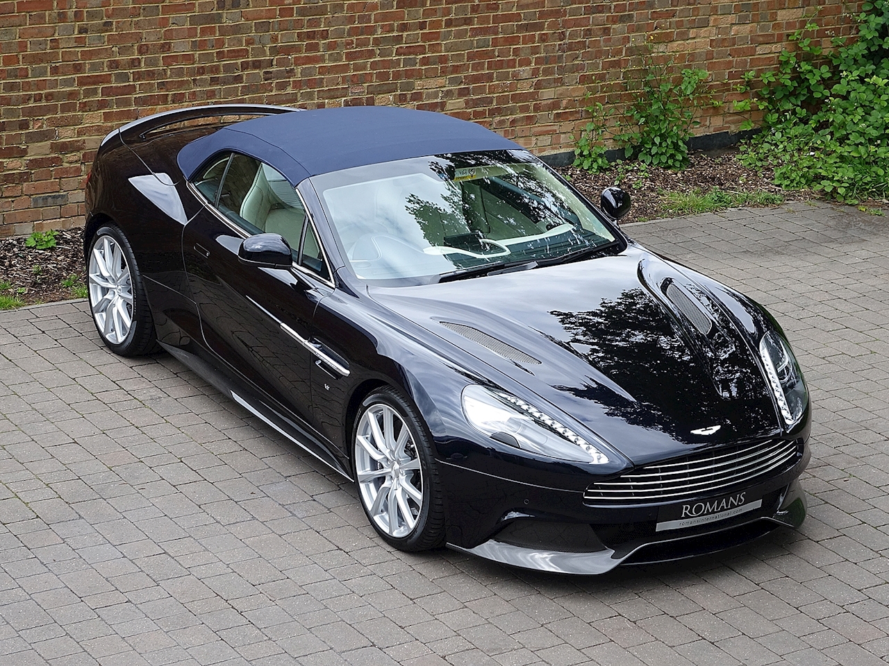 16 Used Aston Martin Vanquish Volante Ultramarine Black