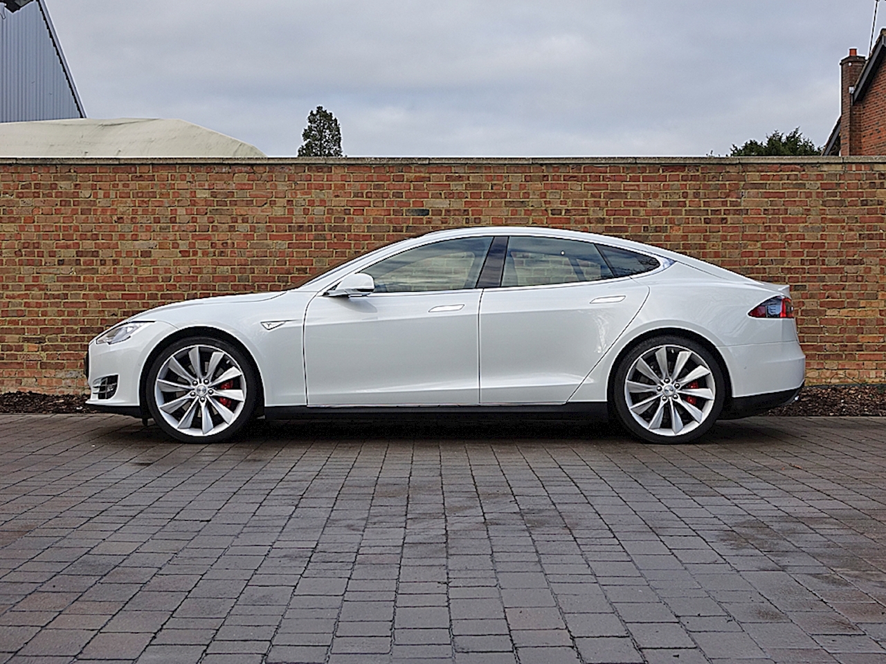 2015 Used Tesla Model S P85D | Pearl White1280 x 960