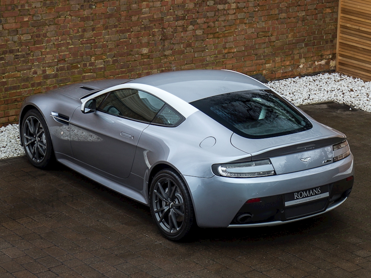 Aston Martin 2013 v8 Vantage s