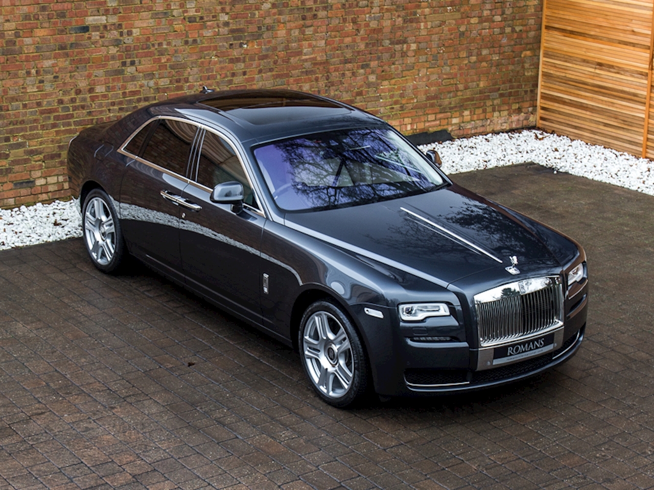 Rolls royce phantom и ghost отличия