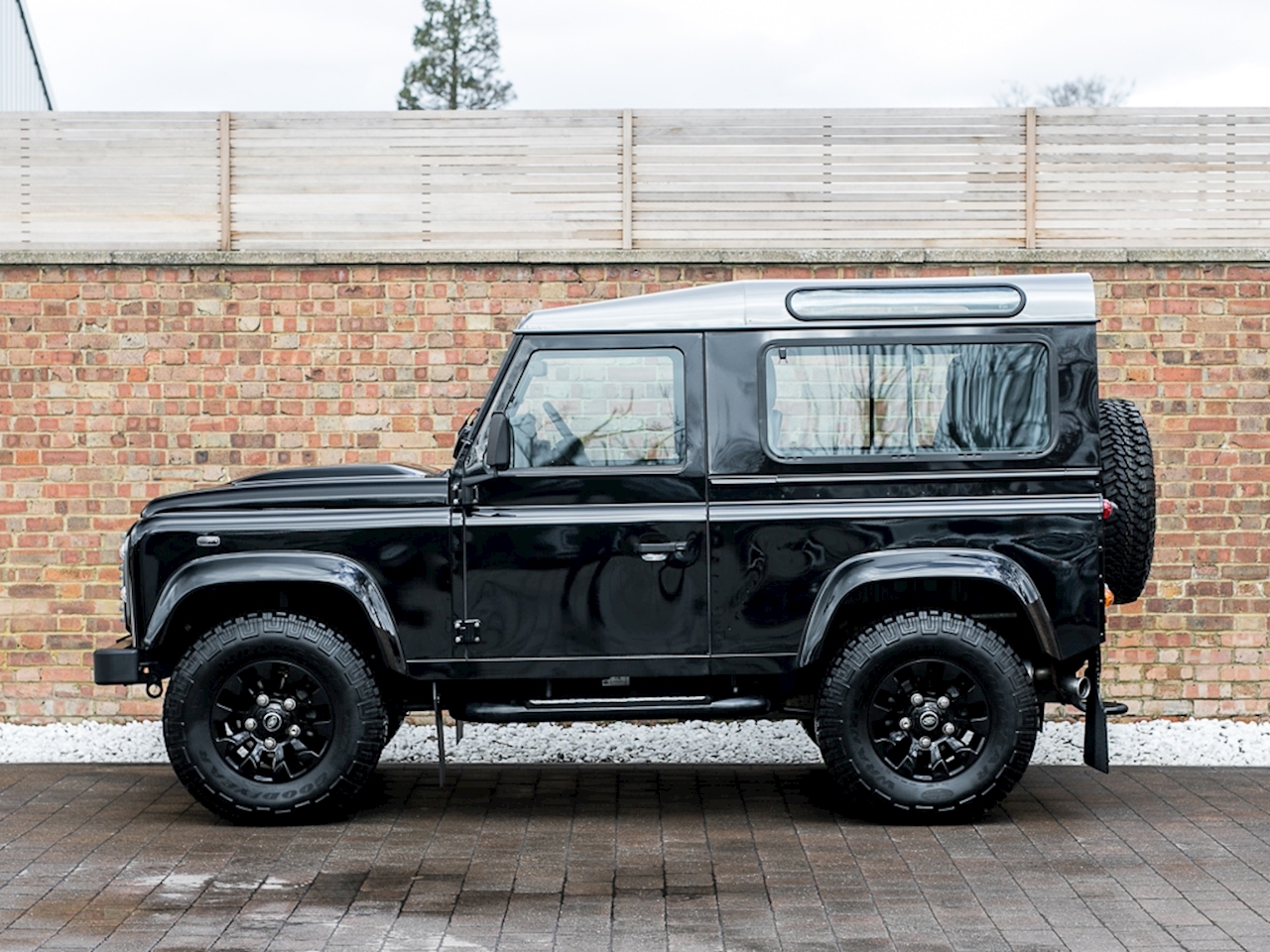 2014 Used Land Rover Defender 90 Td Xs Station Wagon | Santorini Black