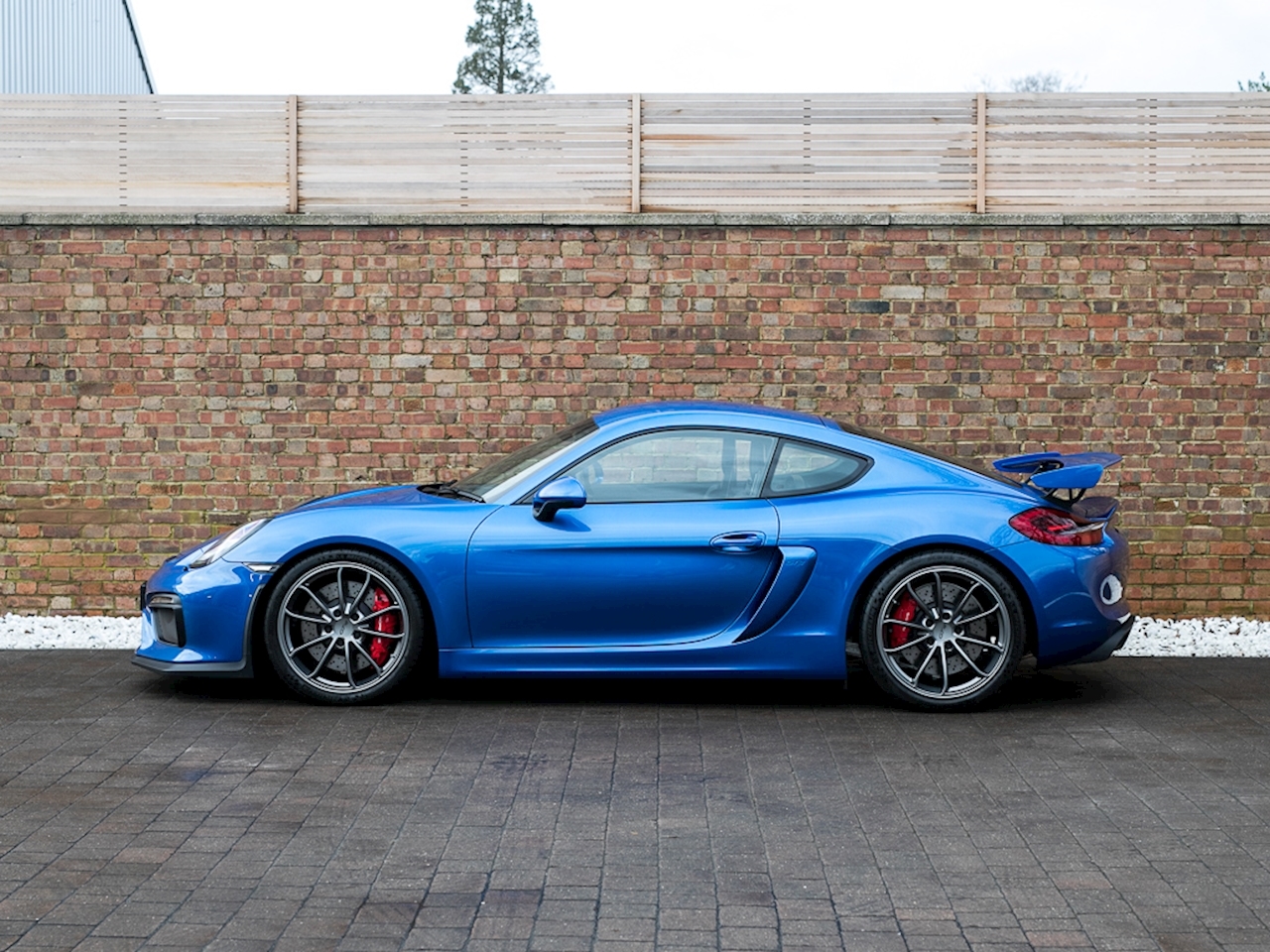 Gt4 pnx b19. Порше Кайман gt4. Porsche Cayman gt4 Blue. Porsche Cayman 4 двери. Порше Кайман голубой.