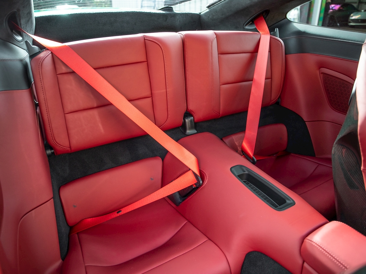 porsche red seat belts