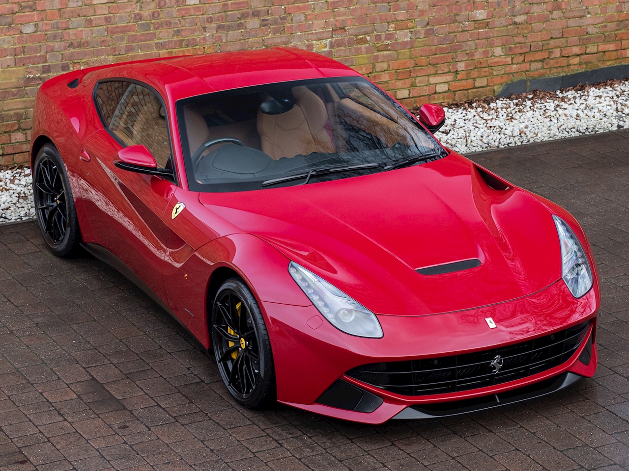 F12 Berlinetta капот