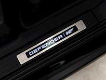 Land Rover Defender 110 V8 Bond Edition - Thumb 22