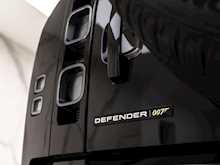 Land Rover Defender 110 V8 Bond Edition - Thumb 26