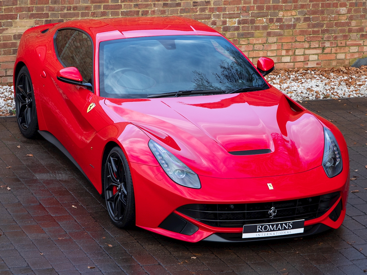 F12 Berlinetta капот