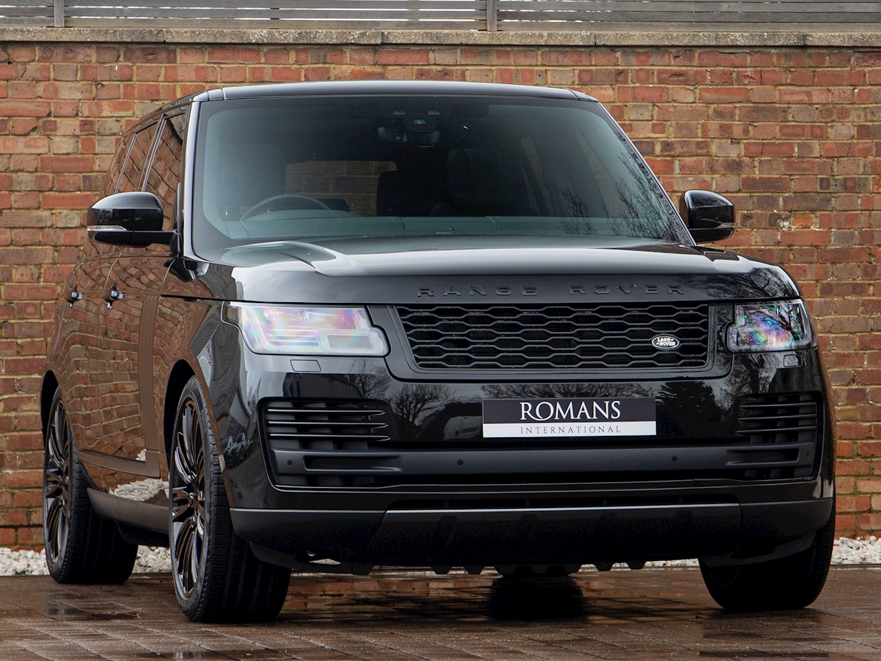 2020 Used Land Rover Range Rover Vogue | Santorini Black