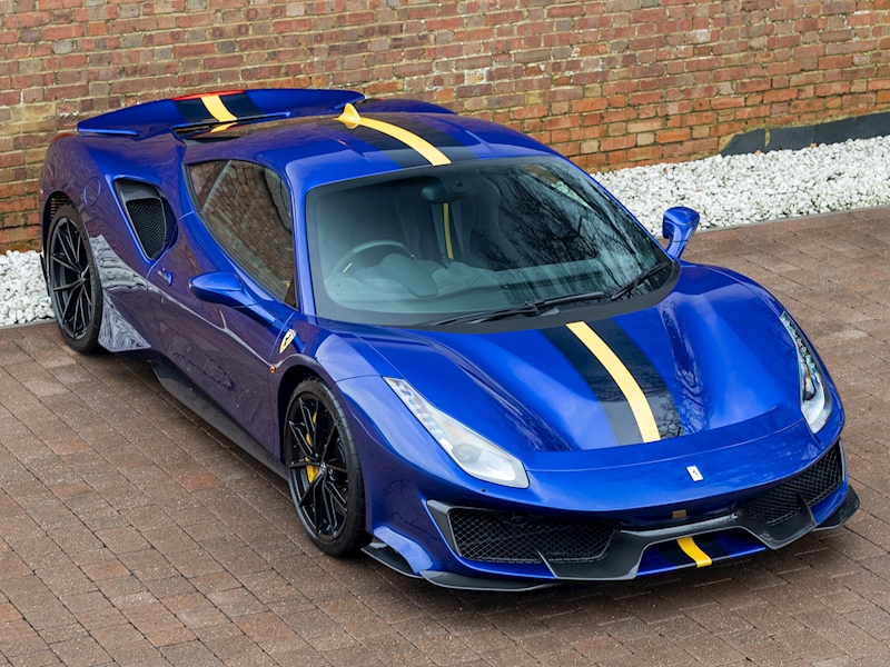 Голубая Ferrari 488 pista