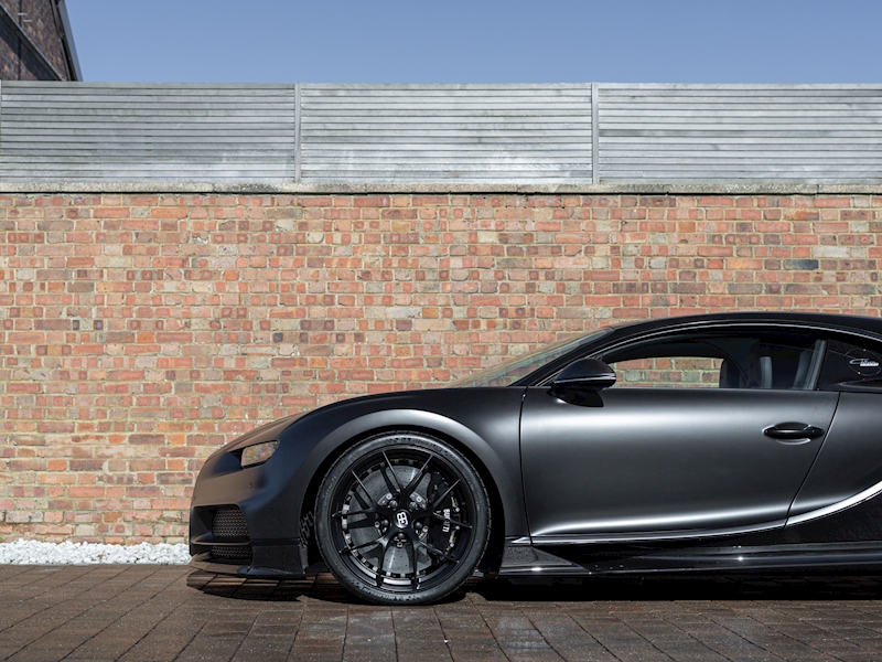 Bugatti chiron black matte