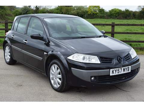 1.5 dCi Dynamique Hatchback 5dr Diesel Manual (120 g/km, 106 bhp)