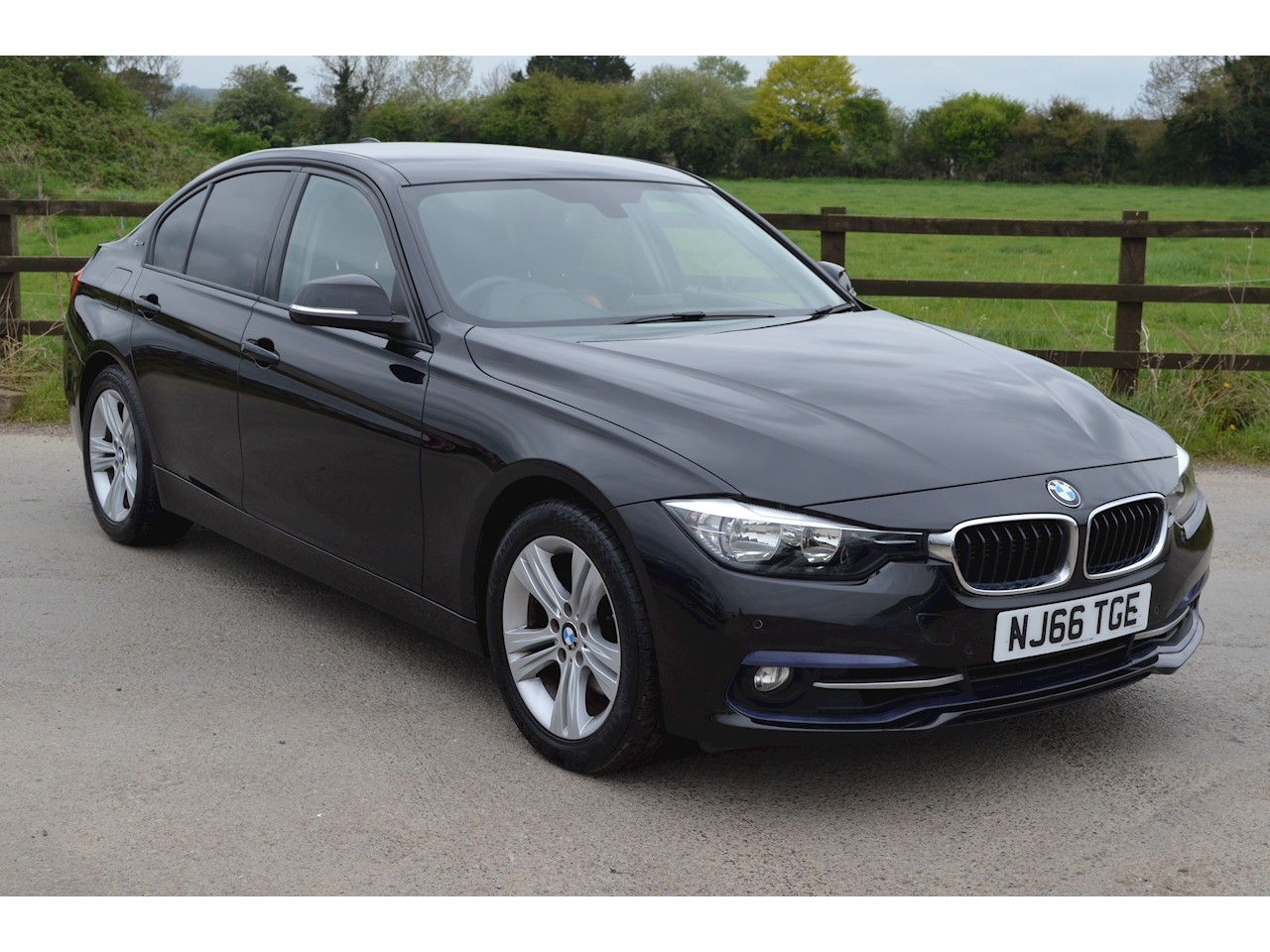 2.0 330e 7.6kWh Sport Saloon 4dr Petrol Plug-in Hybrid Auto Euro 6 (s/s) (252 ps)