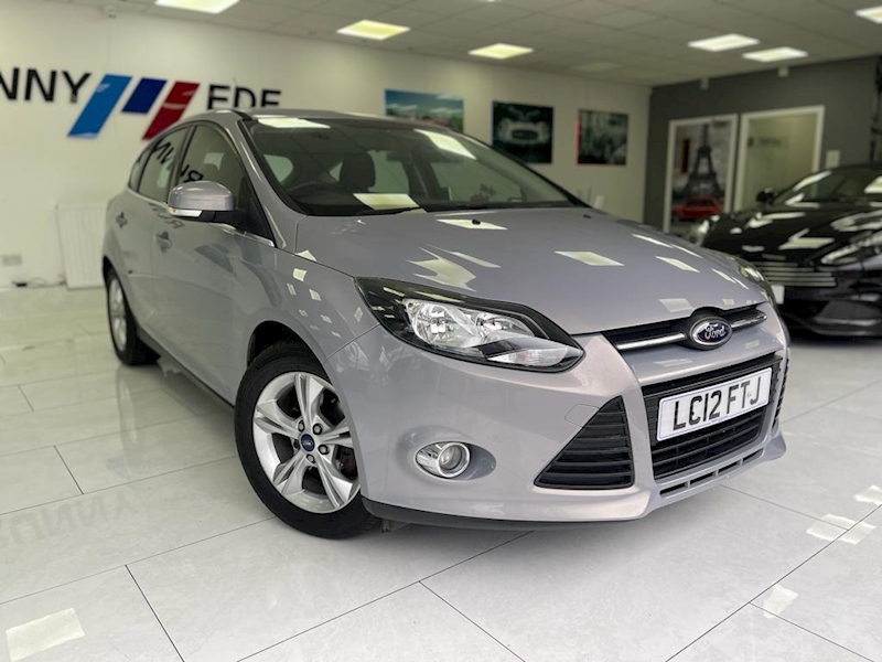 1.6 Zetec Hatchback 5dr Petrol Powershift Euro 5 (125 ps)