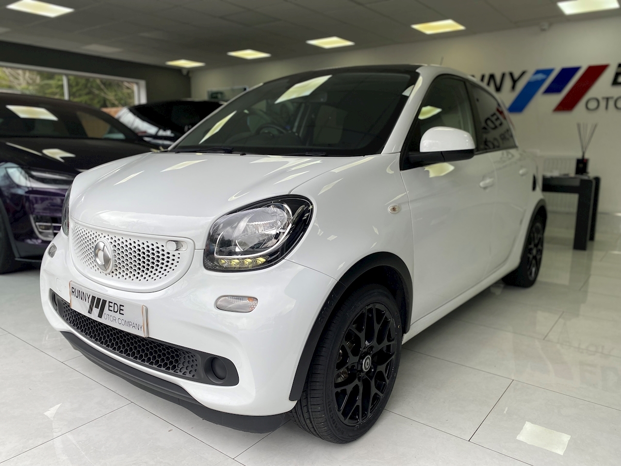 1.0 Edition White Hatchback 5dr Petrol Twinamic Euro 6 (s/s) (71 ps)