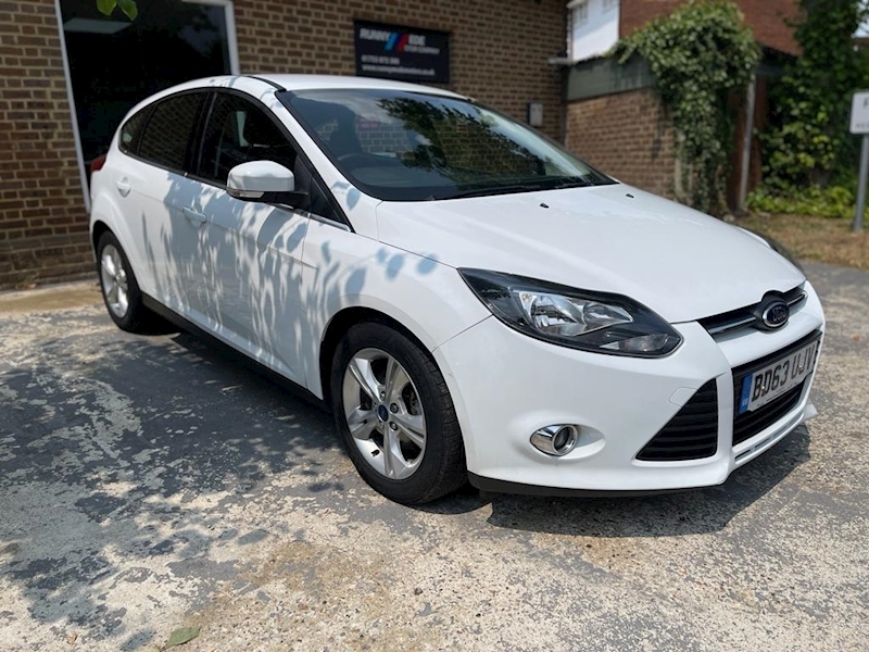 1.6 Zetec Hatchback 5dr Petrol Powershift Euro 5 (125 ps)