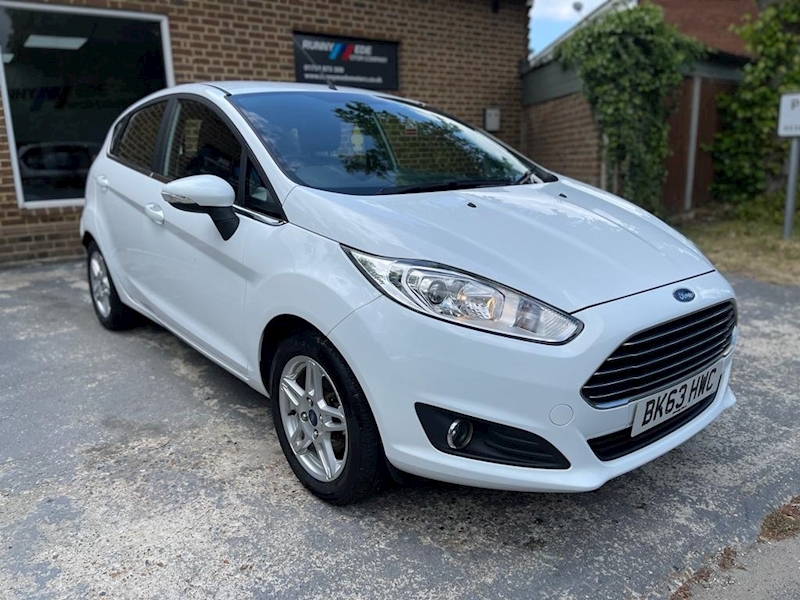 1.6 Zetec Hatchback 5dr Petrol Powershift Euro 5 (105 ps)