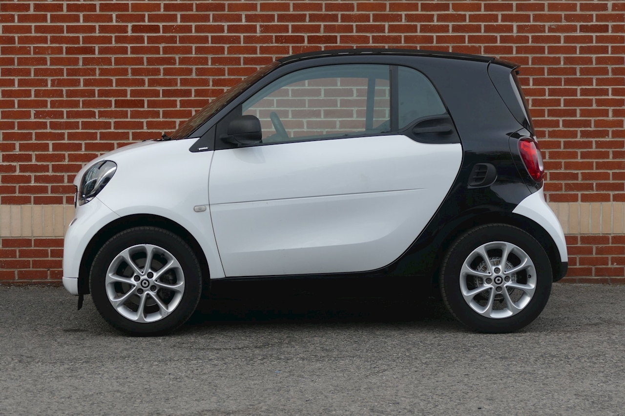 Used 2017 Smart fortwo Passion Coupe 1.0 Twinamic Petrol For Sale in ...