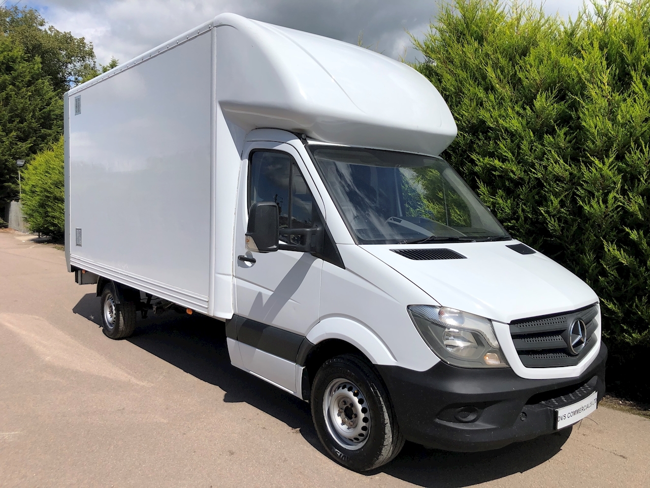 mercedes benz sprinter luton