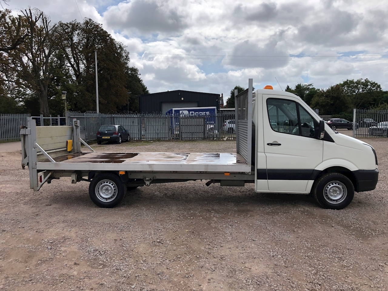 Crafter CR35 2.0 FLATBED TAIL LIFT