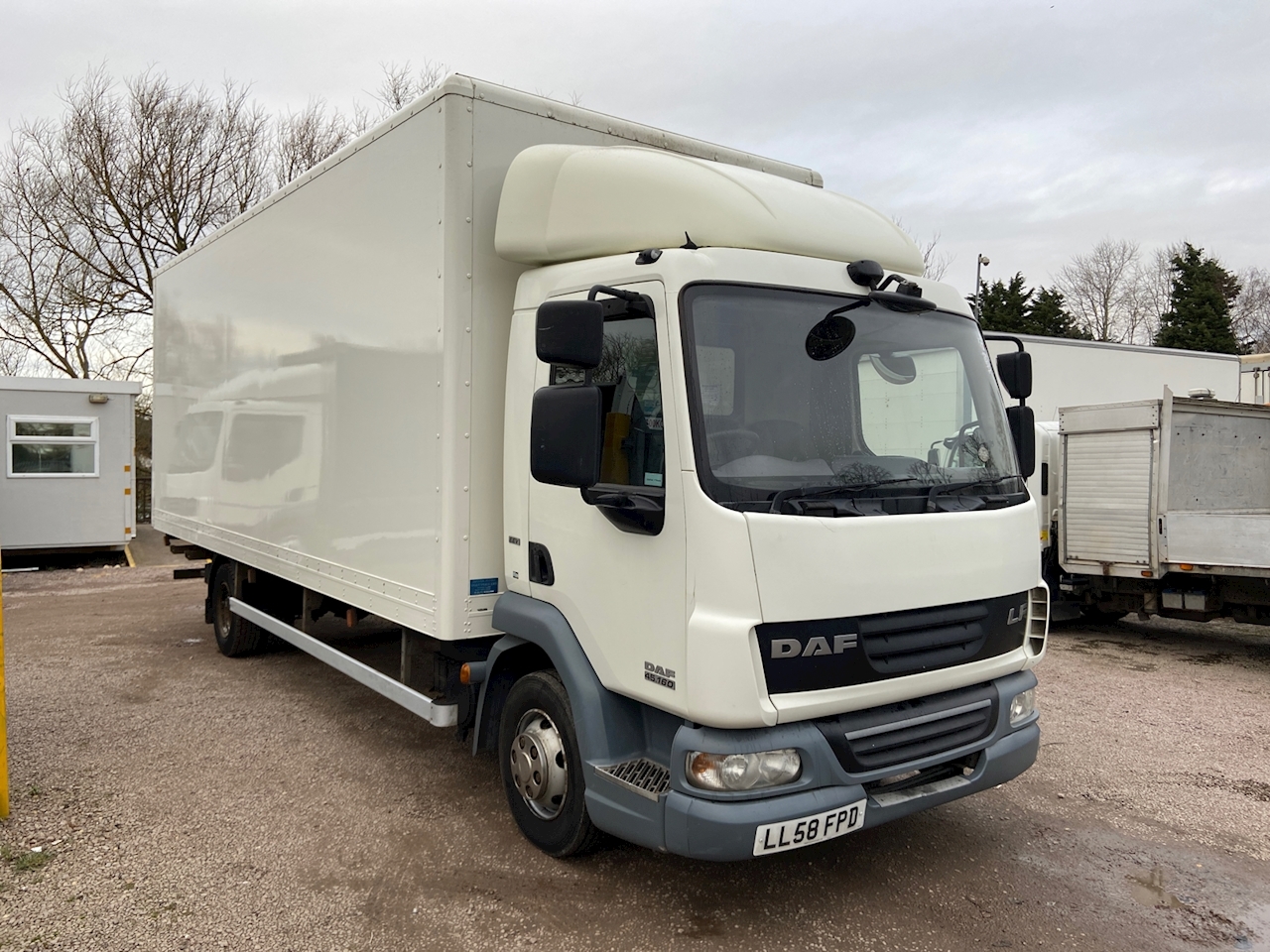 FA45.160 BOX LORRY - CANTILEVER TAIL LIFT
