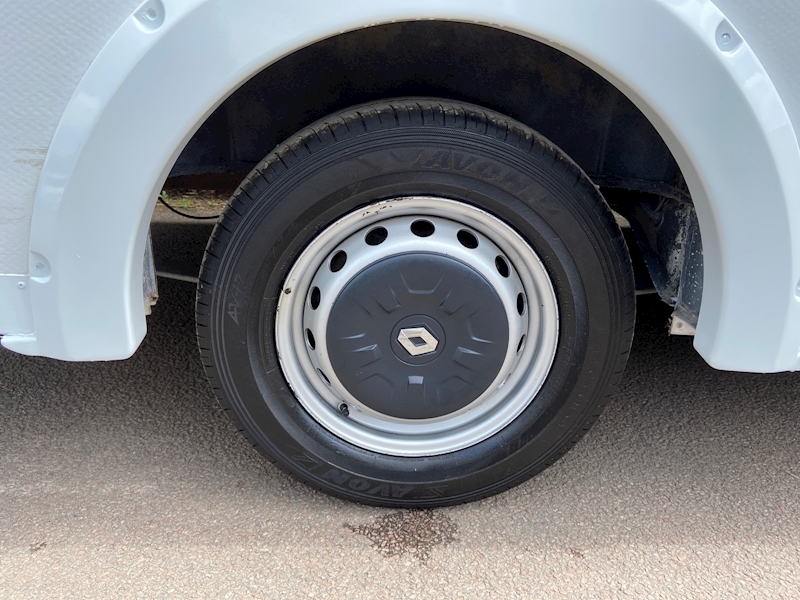 Used 2017 Renault Master 2.3 130bhp LWB LOW LOADER LUTON VAN 3.5Ton