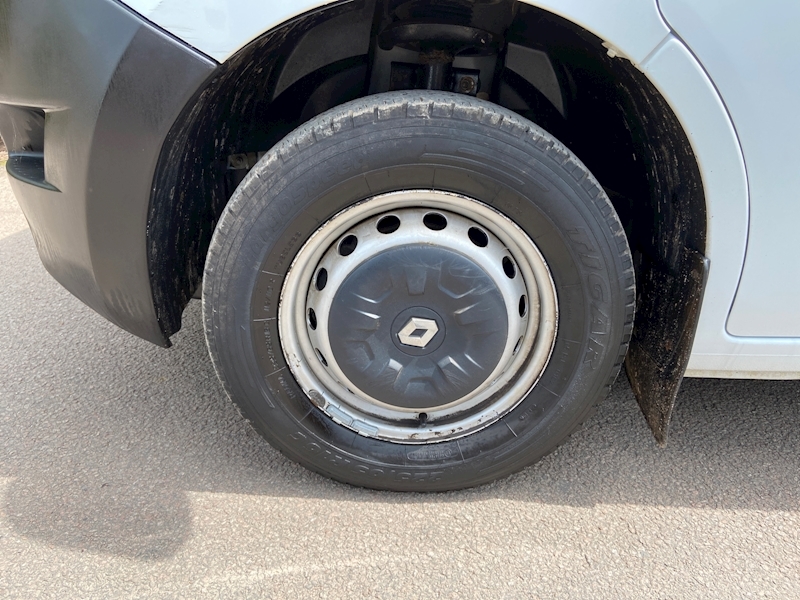 Used 2017 Renault Master 2.3 130bhp LWB LOW LOADER LUTON VAN 3.5Ton