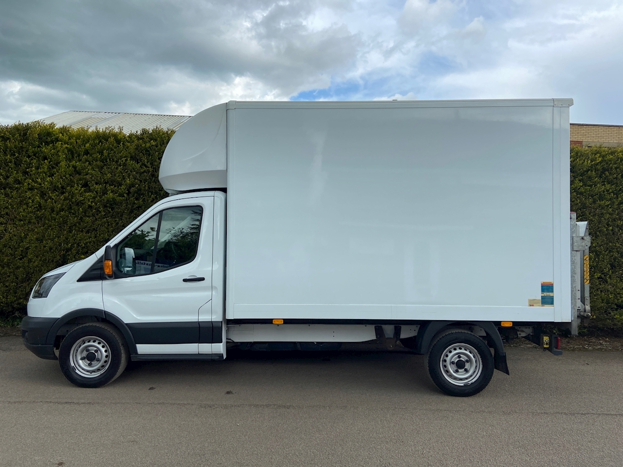 used-2017-ford-transit-350-ecoblue-2-0-130bhp-l3-h1-luton-van-tail