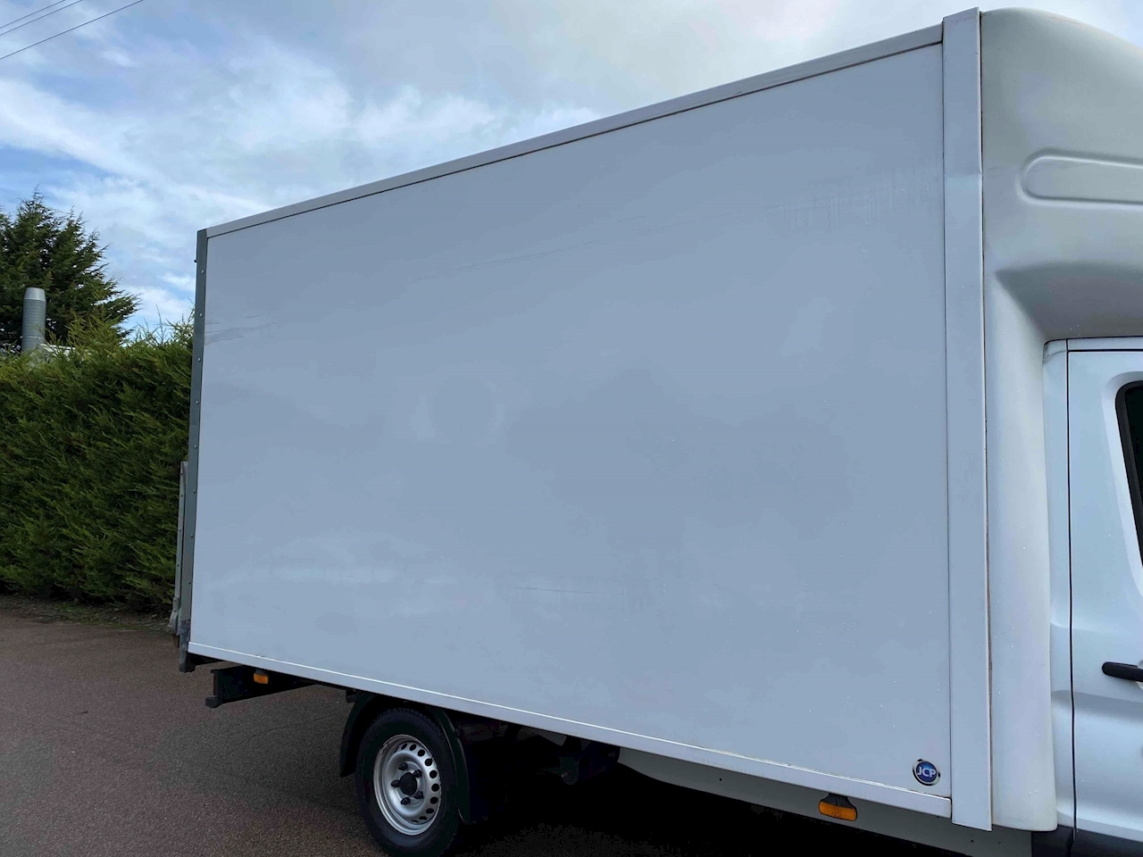 Used 2019 Ford Transit 350 2.0 EcoBlue XLWB L4 LUTON VAN TAIL LIFT EURO 6 For Sale in Leics