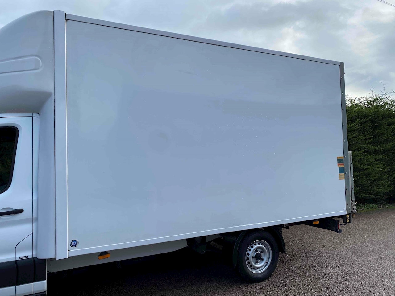 Used 2019 Ford Transit 350 2.0 EcoBlue XLWB L4 LUTON VAN TAIL LIFT EURO 6 For Sale in Leics