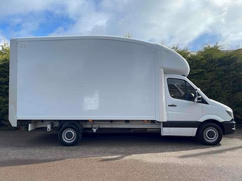 2.1 130bhp LWB LUTON VAN - 1.2m TAIL LIFT